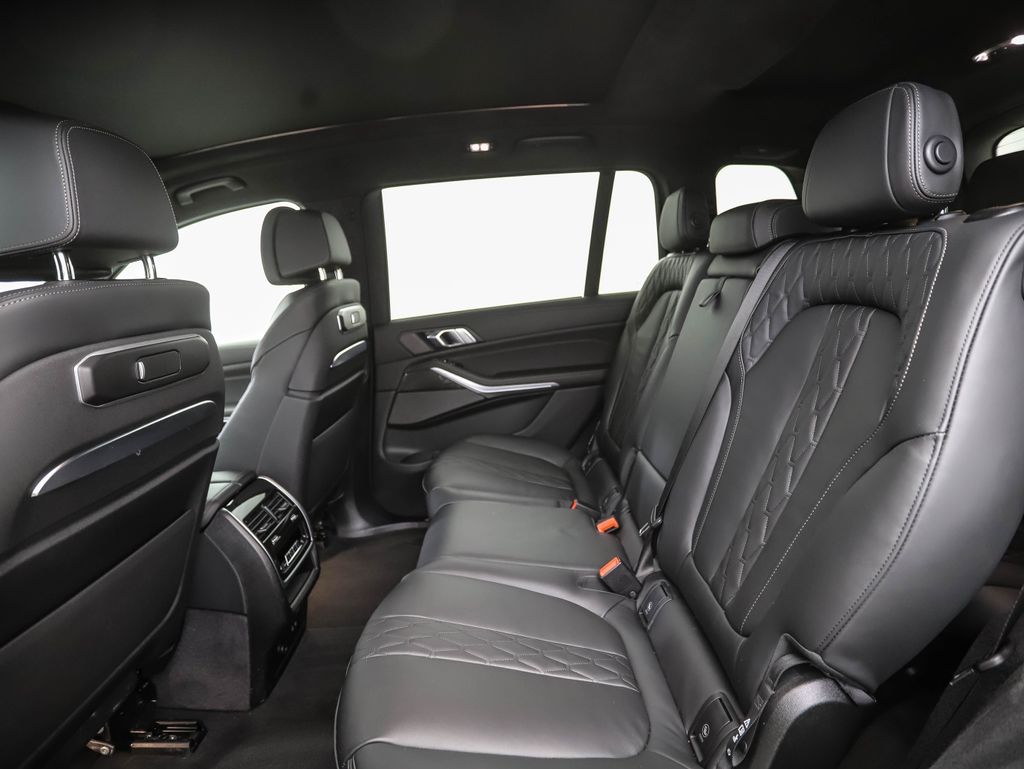Thumbnail: 2026 BMW X7 - 22