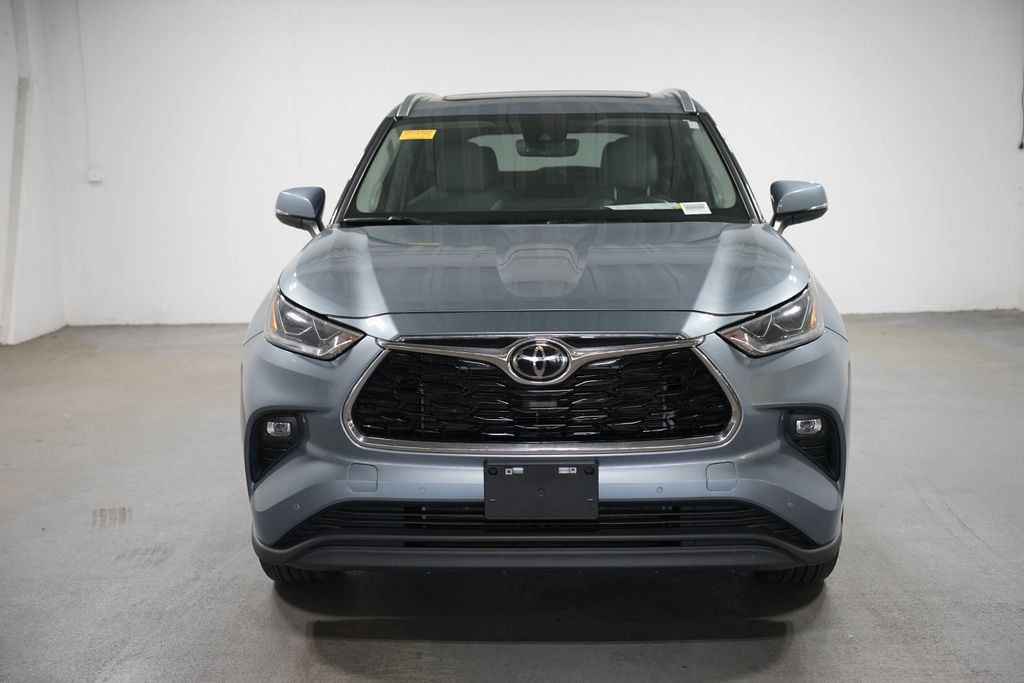 Thumbnail: 2023 Toyota Highlander - 2