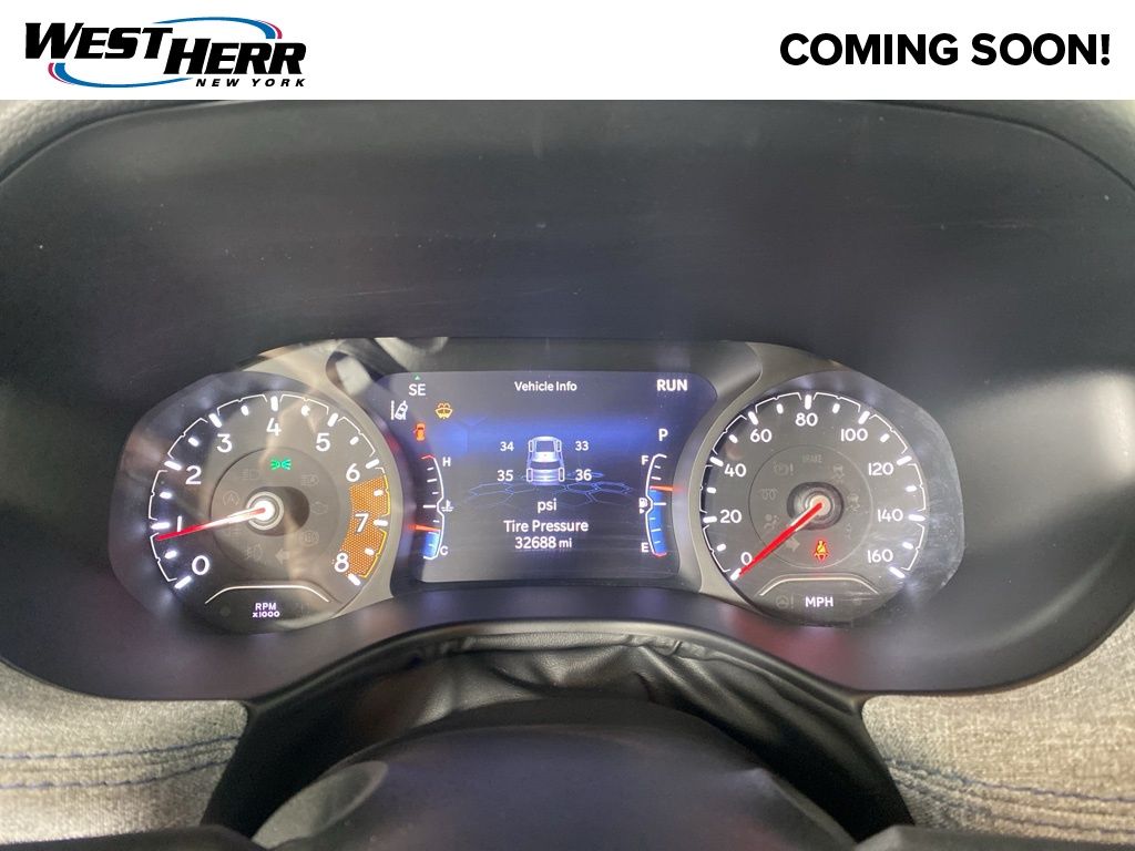 Used 2022 Gray Jeep Latitude image 2