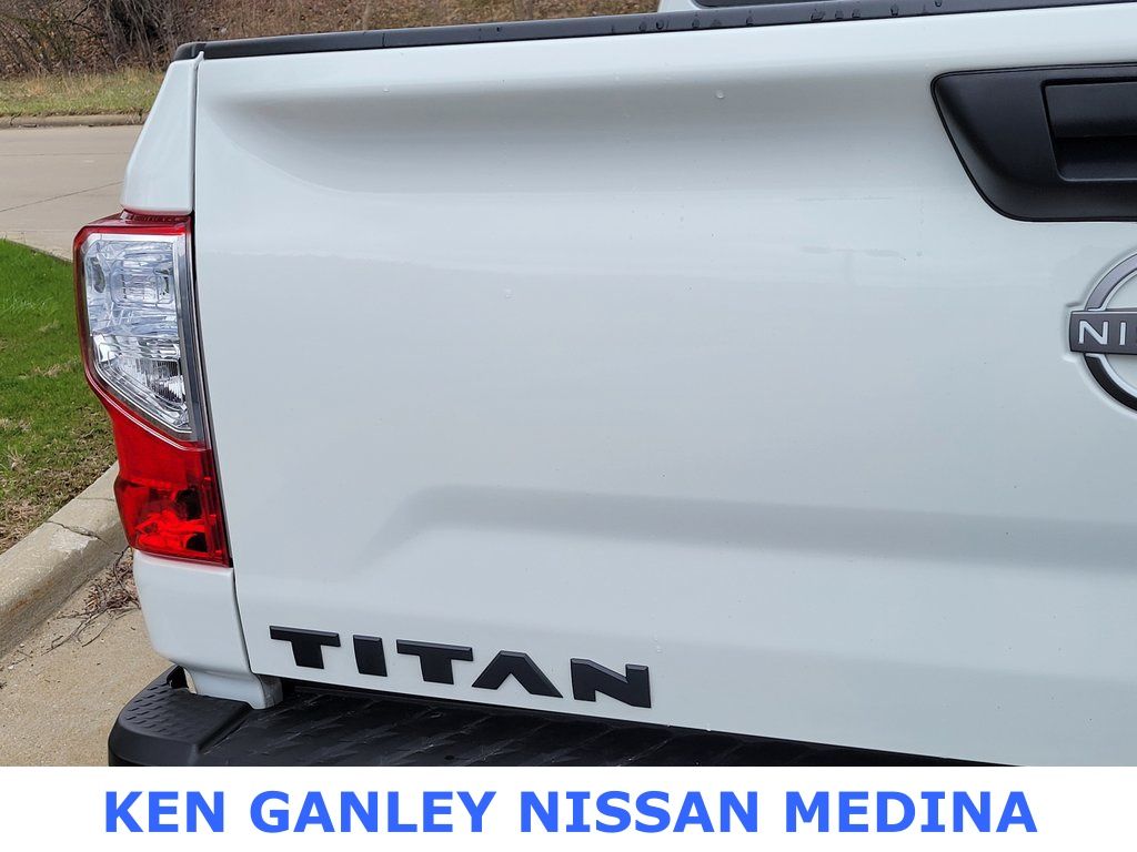 2023 Nissan Titan SV photo