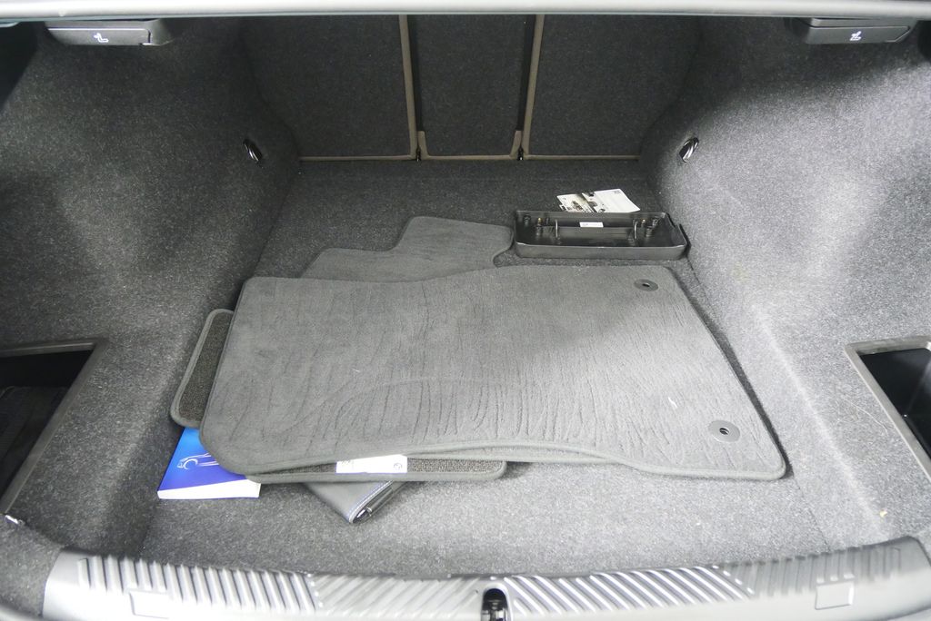 Thumbnail: 2025 BMW 5 Series - 18