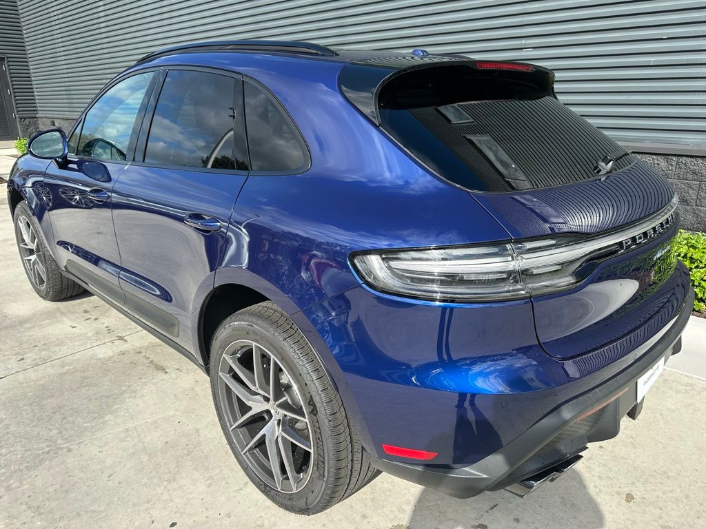 2025 Porsche Macan  3