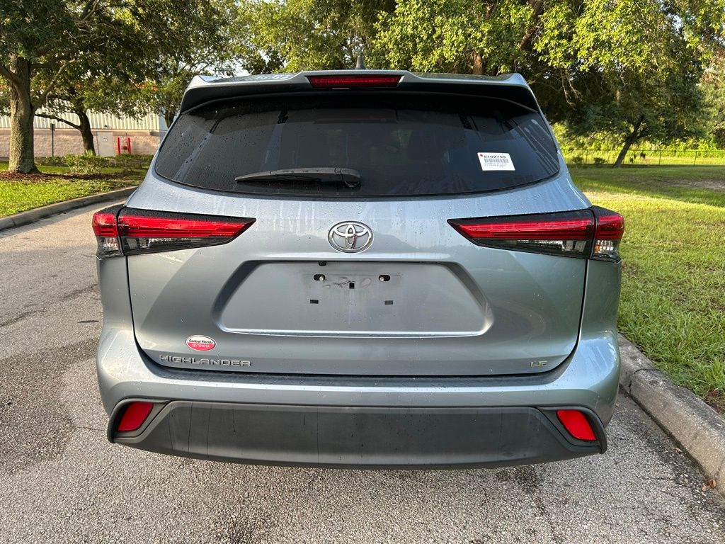 Thumbnail: 2022 Toyota Highlander - 4