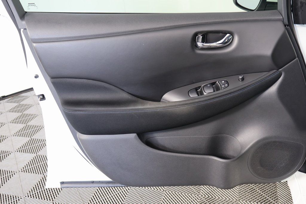 Thumbnail: 2018 Nissan Leaf - 12