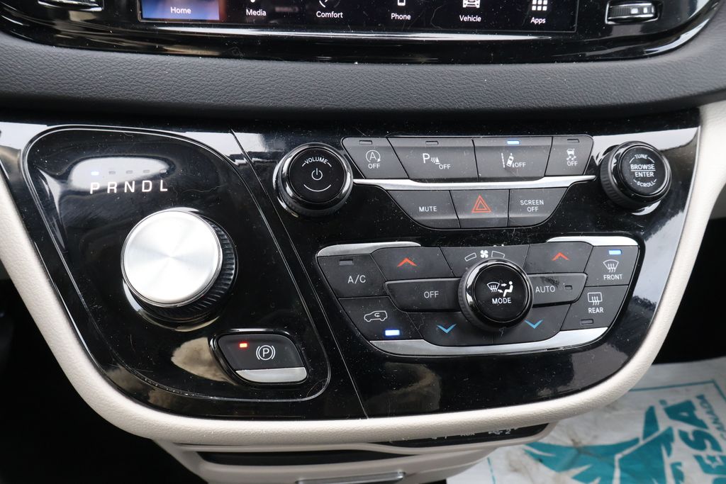 Thumbnail: 2024 Chrysler Pacifica - 24