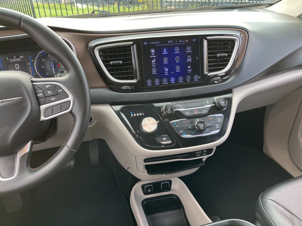 Thumbnail: 2017 Chrysler Pacifica - 17