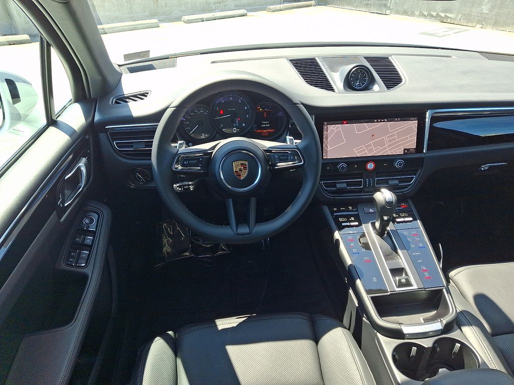Thumbnail: 2026 Porsche Macan - 13