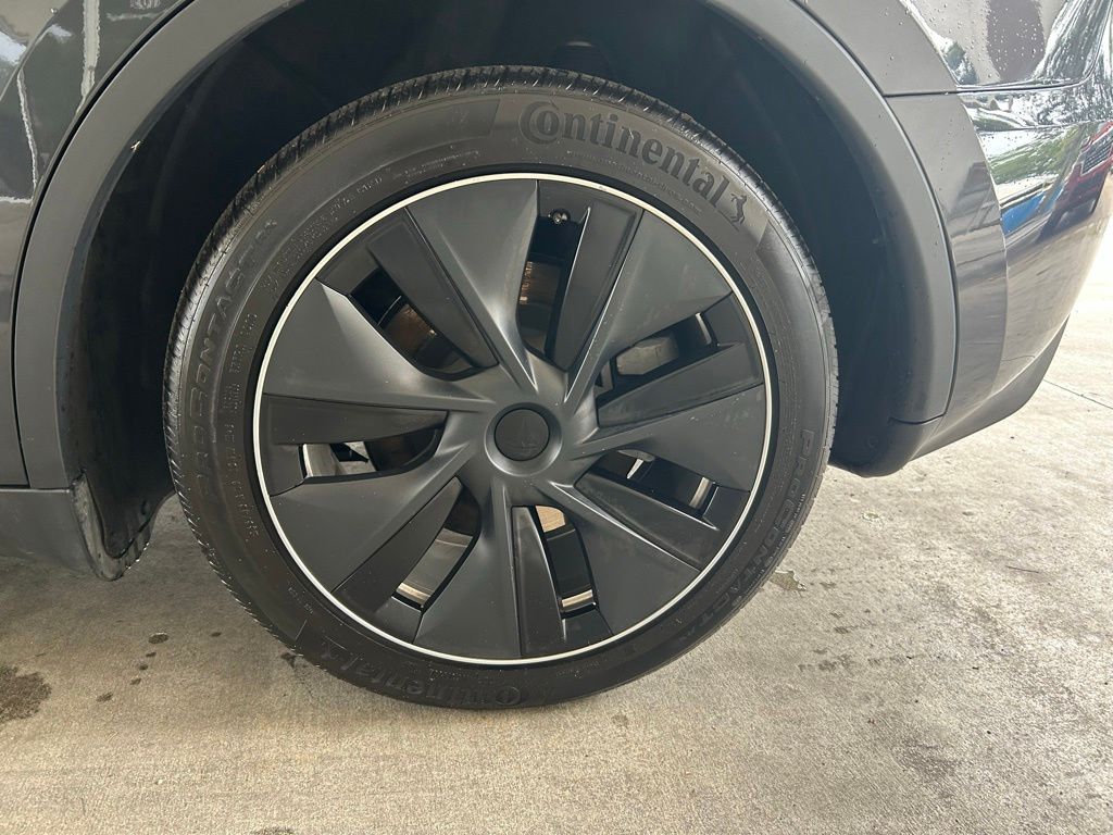 Used 2024  Tesla  image 15