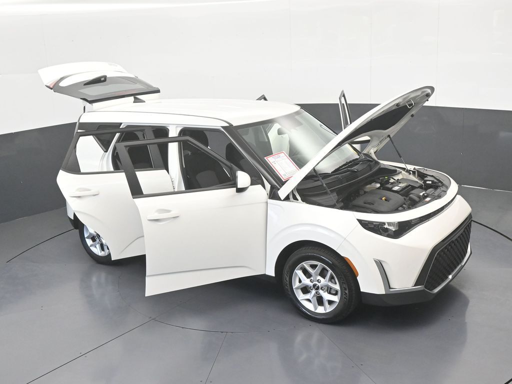 Used 2024 Snow White Pearl Kia LX image 66