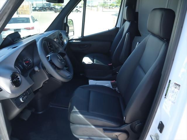 Thumbnail: 2025 Mercedes-Benz Sprinter - 18