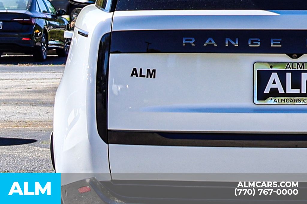 Used 2023 White Land Rover SE image 13