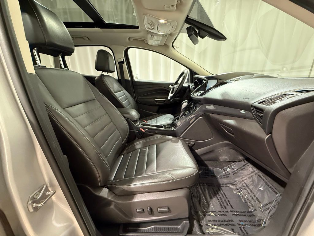 Thumbnail: 2015 Ford Escape - 23