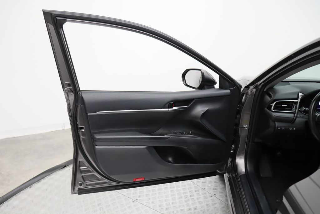 2022 Toyota Camry SE 16