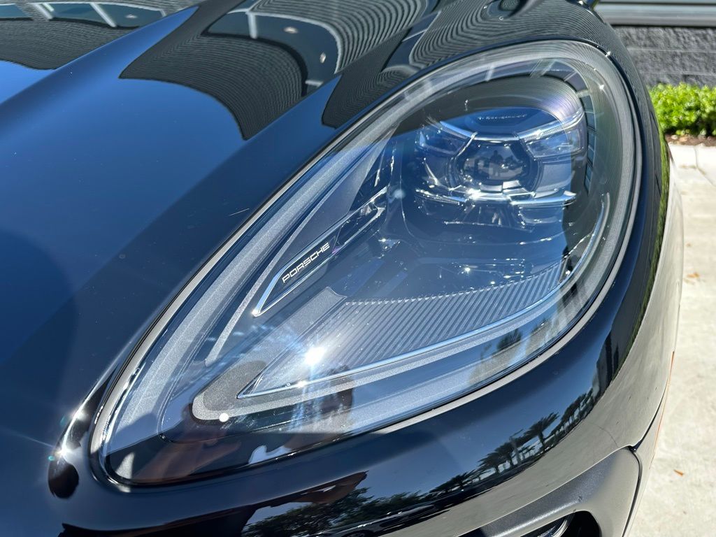 2025 Porsche Macan  13