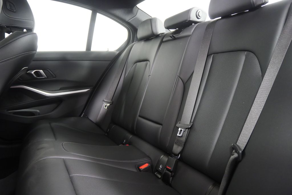 Thumbnail: 2025 BMW 3 Series - 16