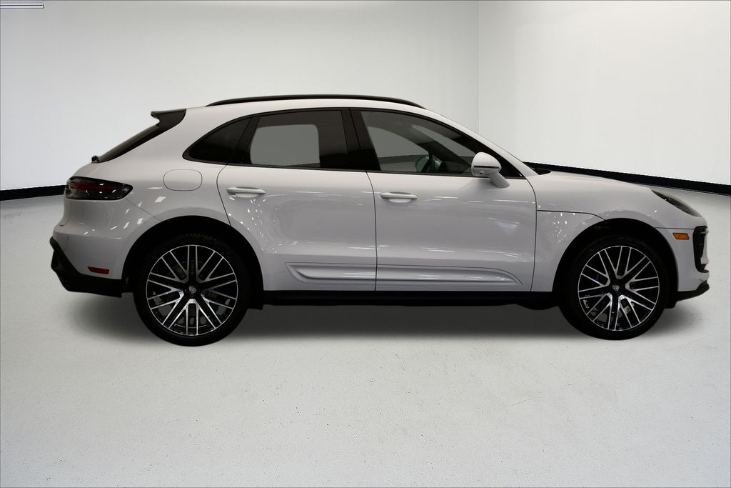 Thumbnail: 2025 Porsche Macan - 8