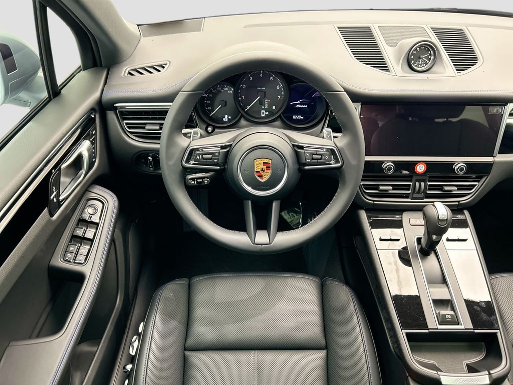 Thumbnail: 2026 Porsche Macan - 13