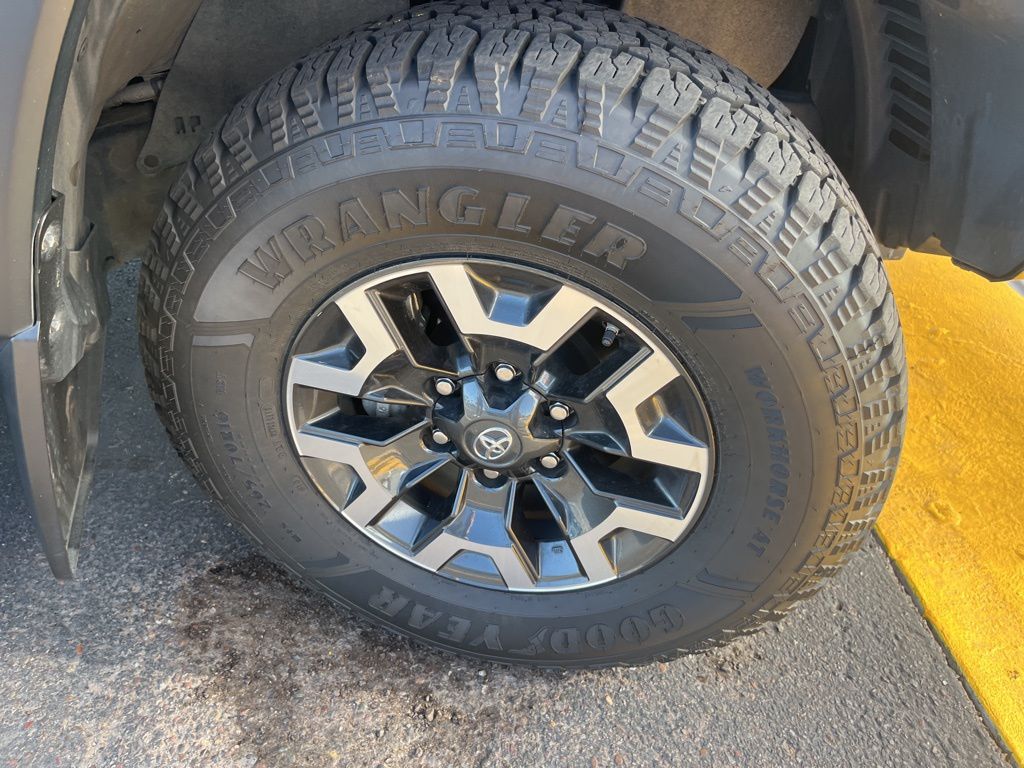 Thumbnail: 2021 Toyota Tacoma - 8