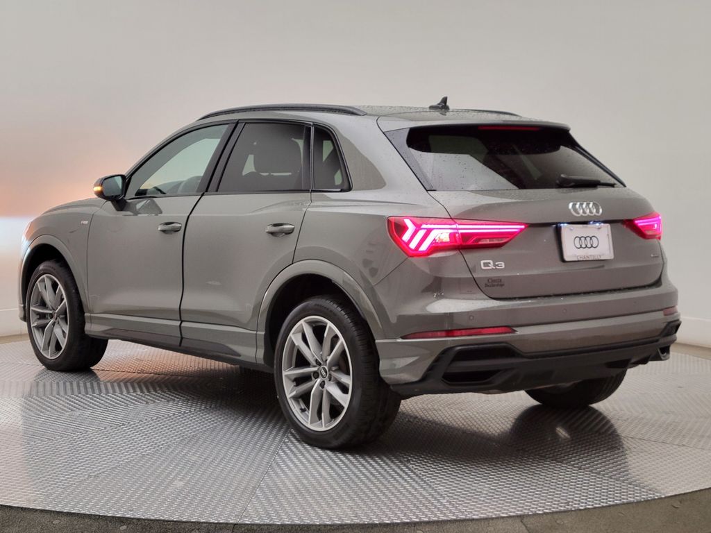Thumbnail: 2023 Audi Q3 - 4