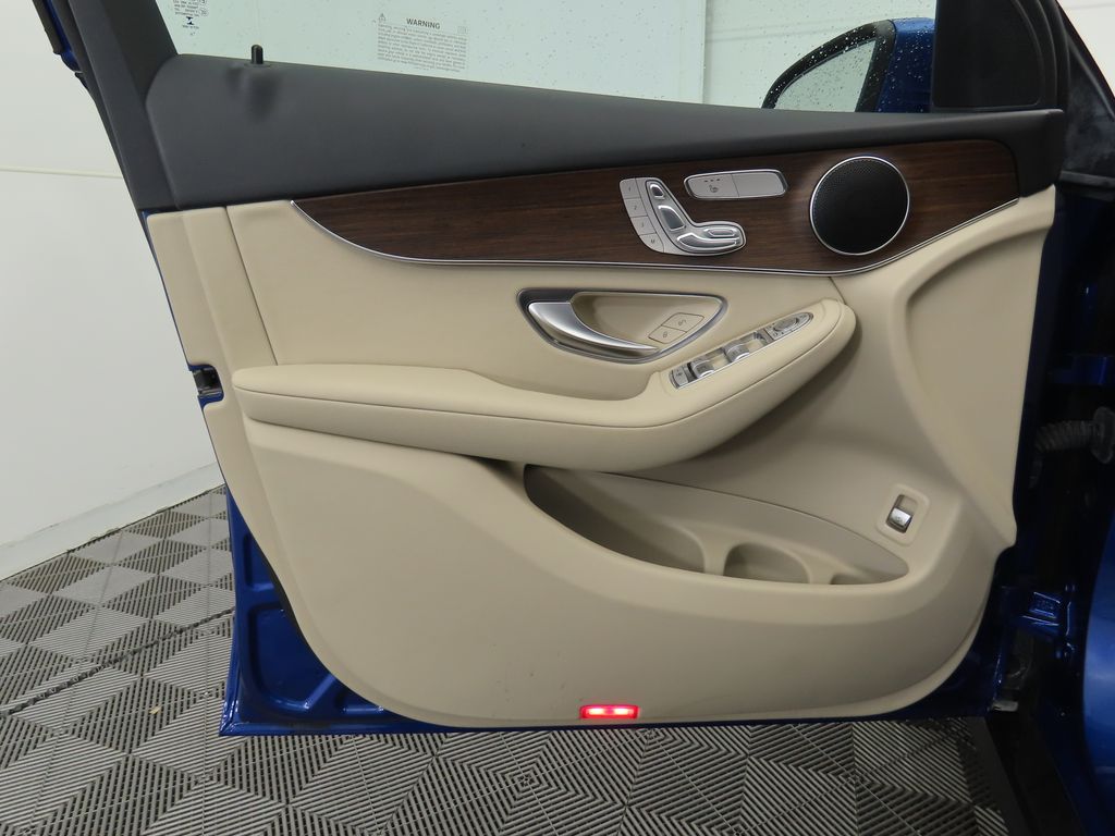 Thumbnail: 2022 Mercedes-Benz GLC - 24