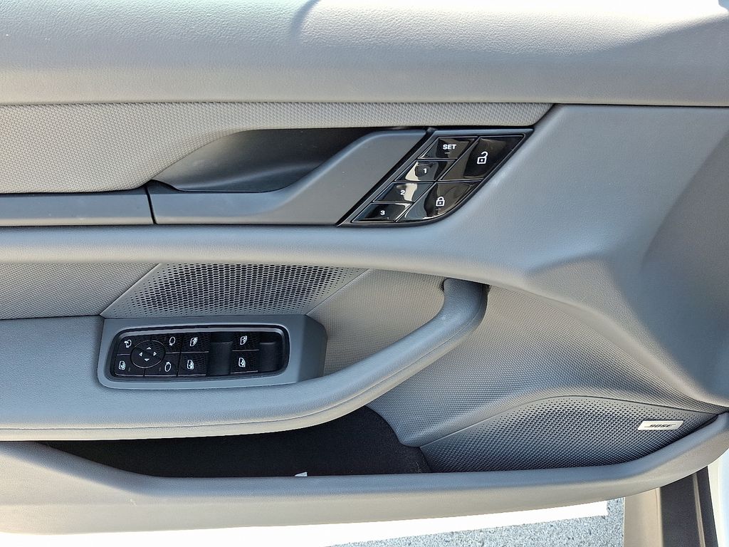 2021 Porsche Taycan  16