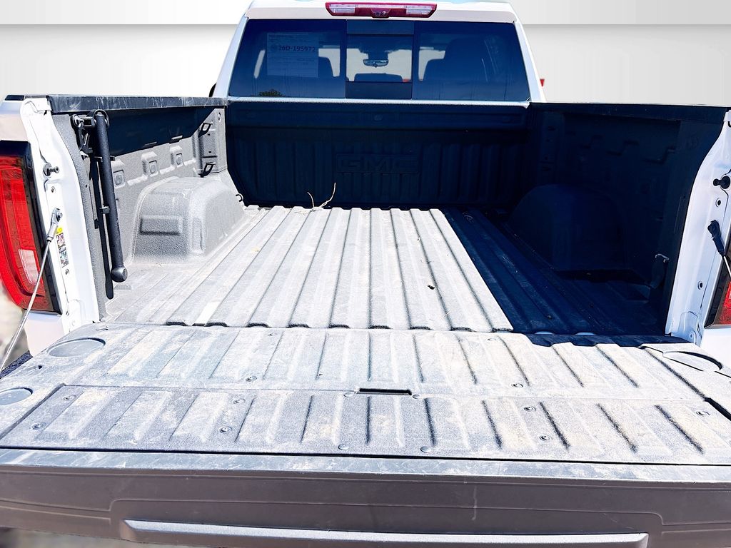 Used 2025 White GMC Denali image 28