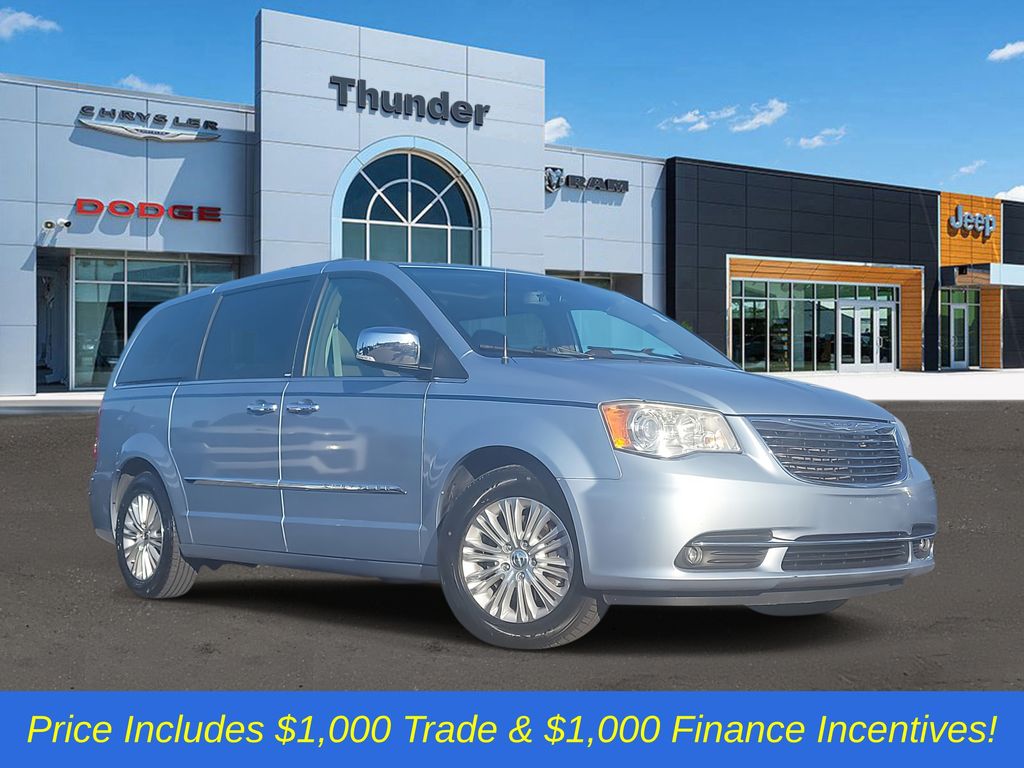 2013 Chrysler Town & Country Limited FWD