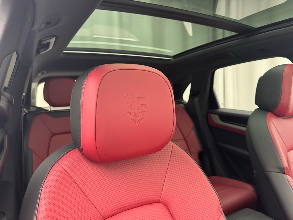 2025 Porsche Cayenne S 27