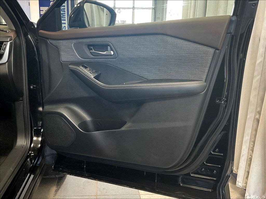 2023 Nissan Rogue — photo 12