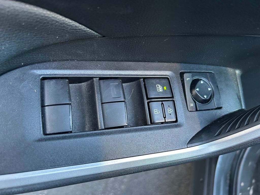 2023 Toyota RAV4 LE 16