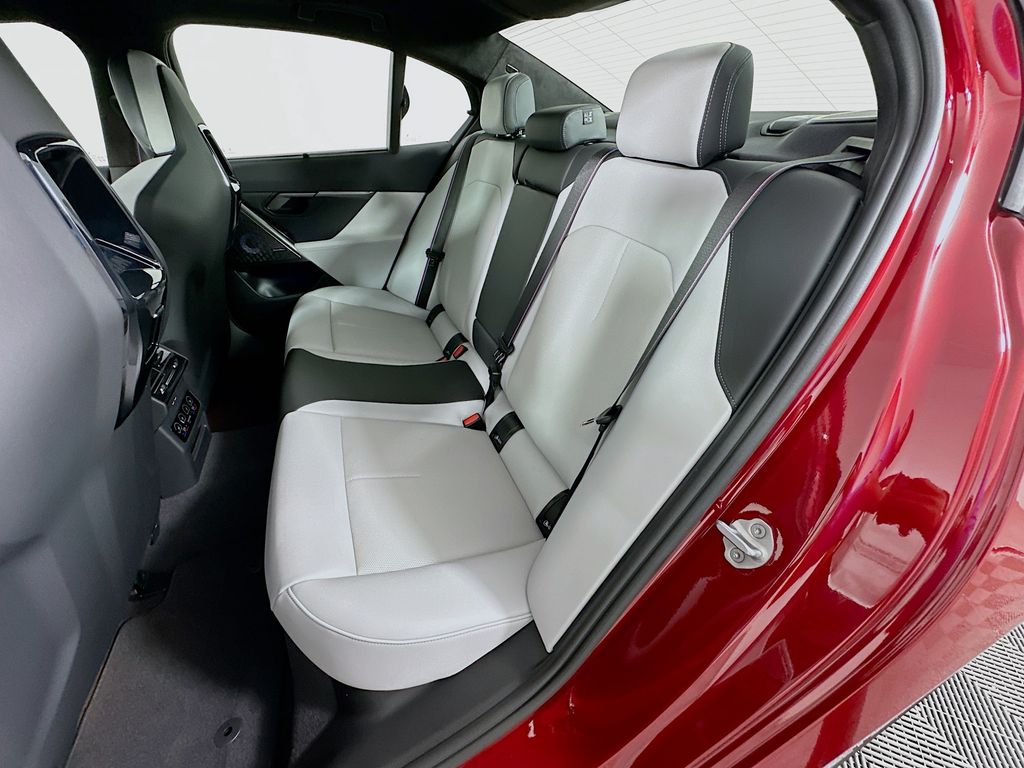 Thumbnail: 2026 BMW M5 - 17