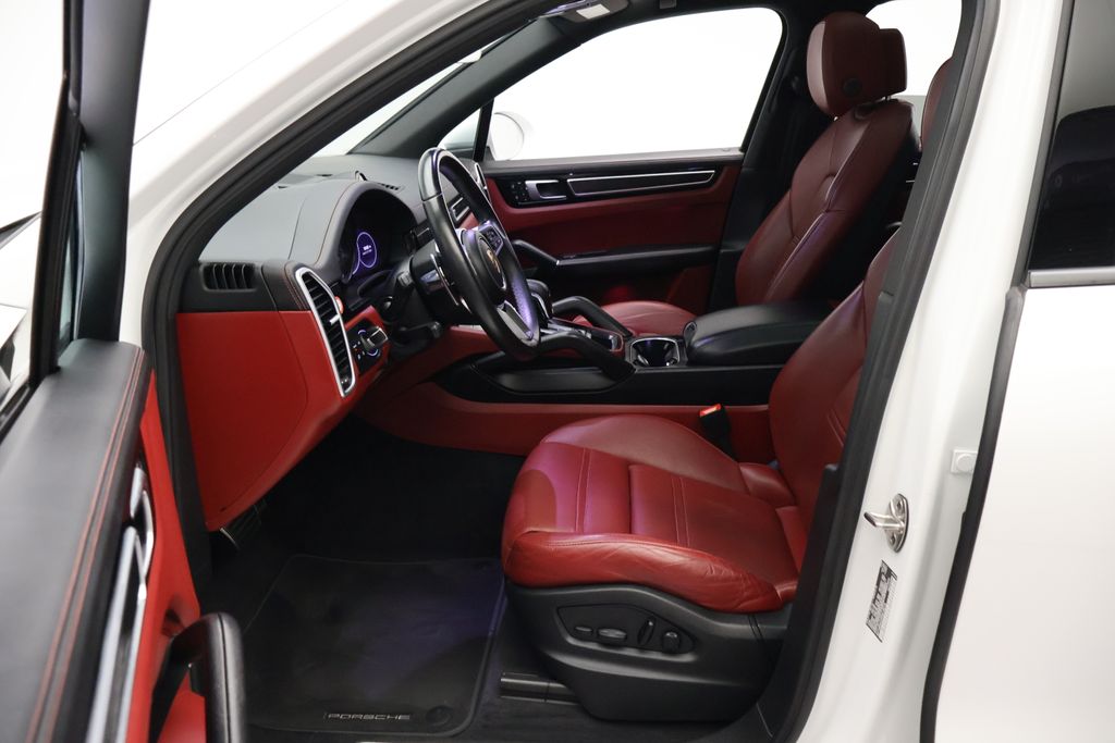 Thumbnail: 2023 Porsche Cayenne - 14