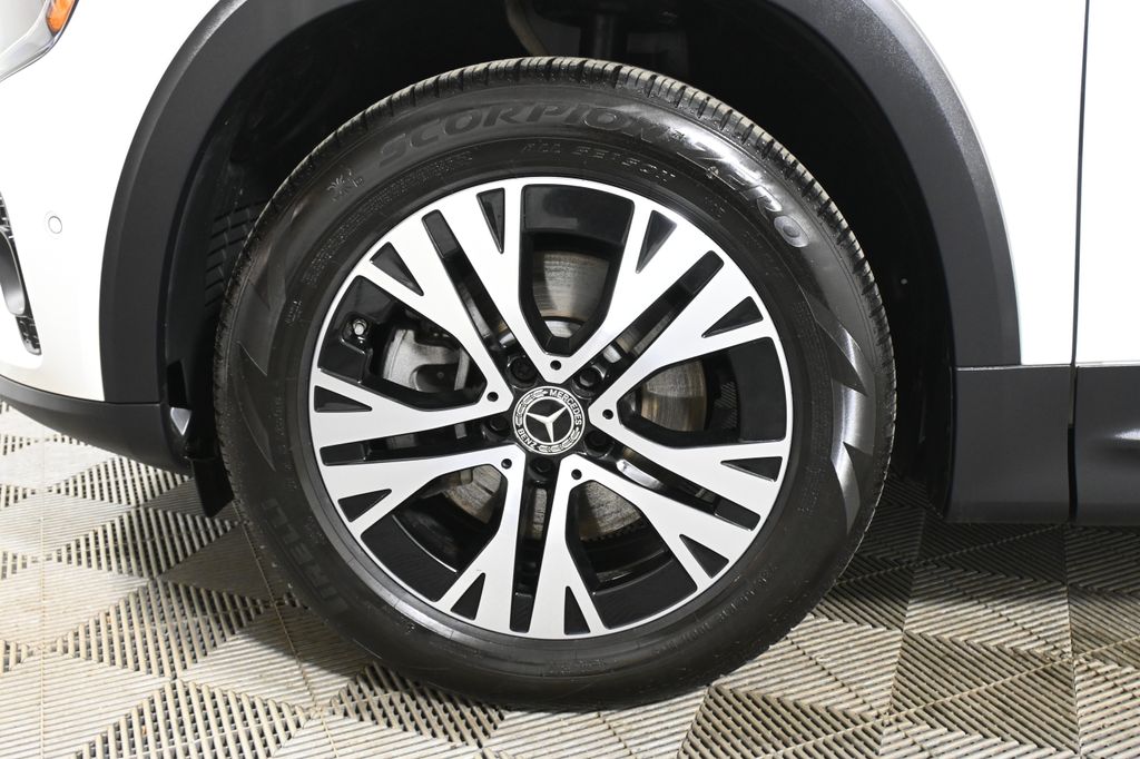 Thumbnail: 2024 Mercedes-Benz GLB - 12