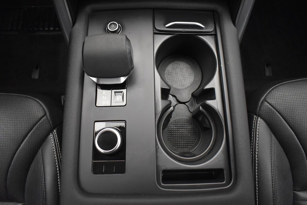 Thumbnail: 2024 Land Rover Discovery - 29