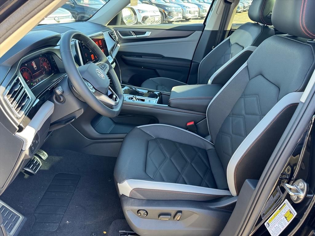 New 2026 Deep Black Pearl Volkswagen 2.0T Peak Edition image 8