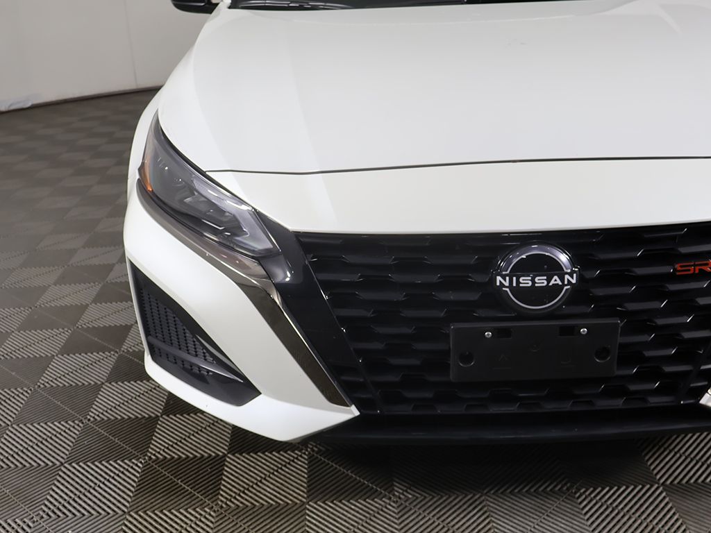 Used 2024 White Nissan 2.5 SR image 8