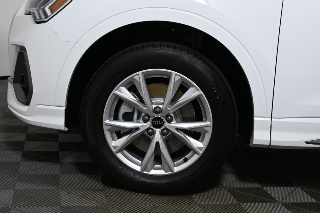 Thumbnail: 2025 Audi Q3 - 11