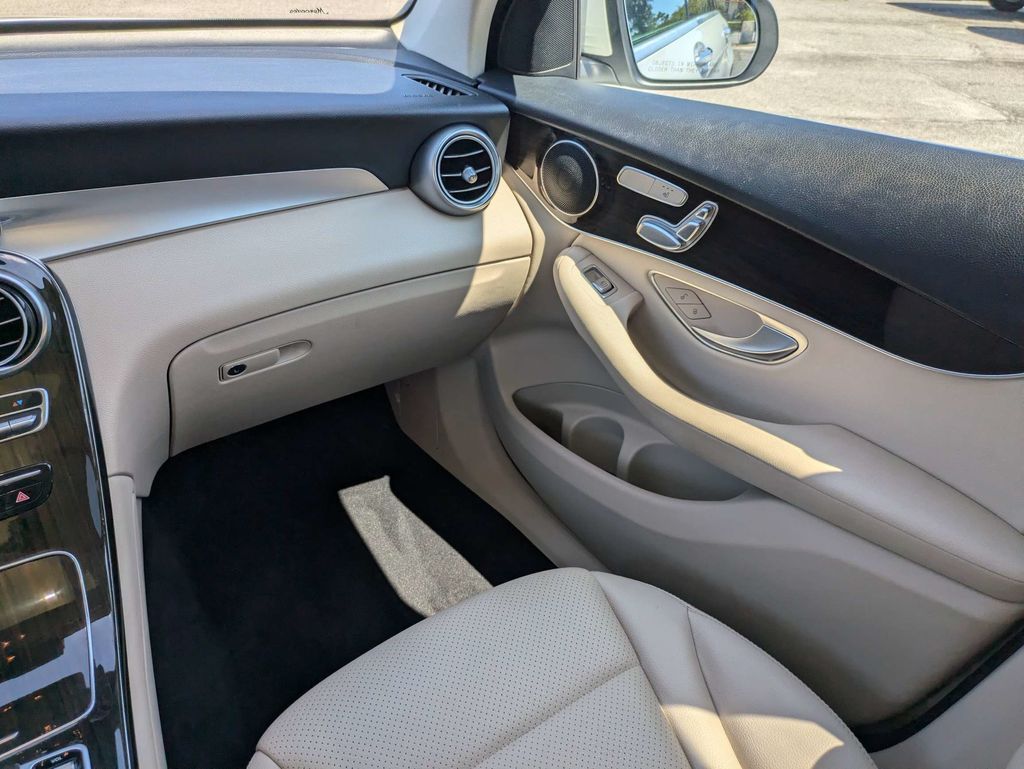 2022 Mercedes-Benz GLC 300 SUV