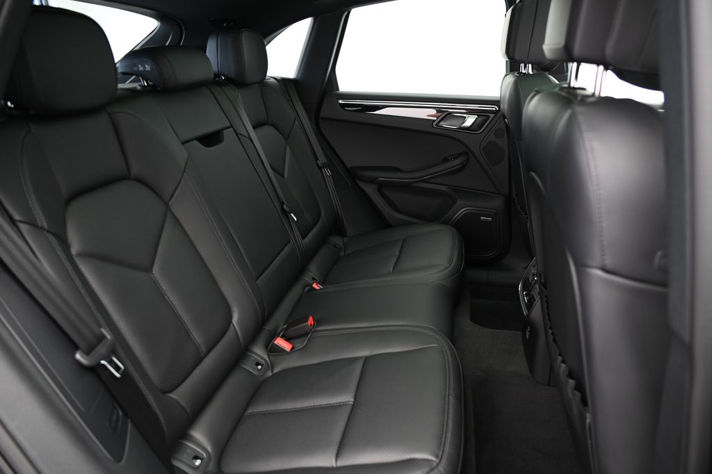 2024 Porsche Macan  25