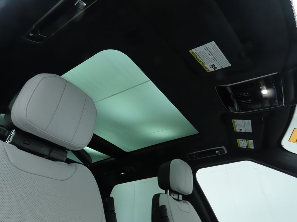 Thumbnail: 2025 Land Rover Range Rover Sport - 18