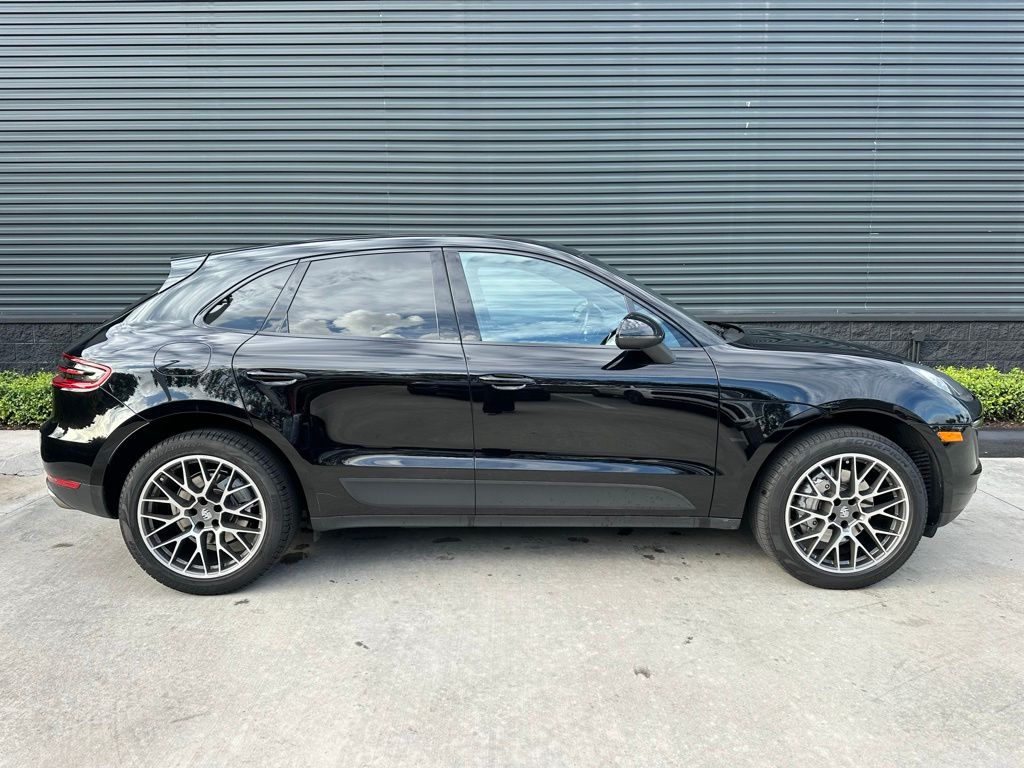 Thumbnail: 2016 Porsche Macan - 10