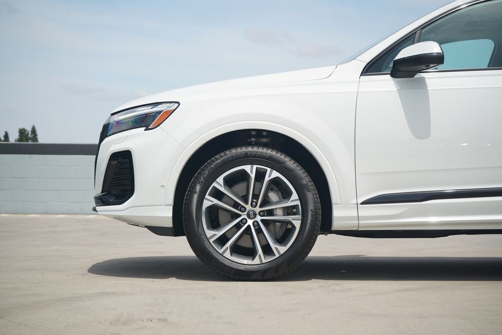 Thumbnail: 2026 Audi Q7 - 3