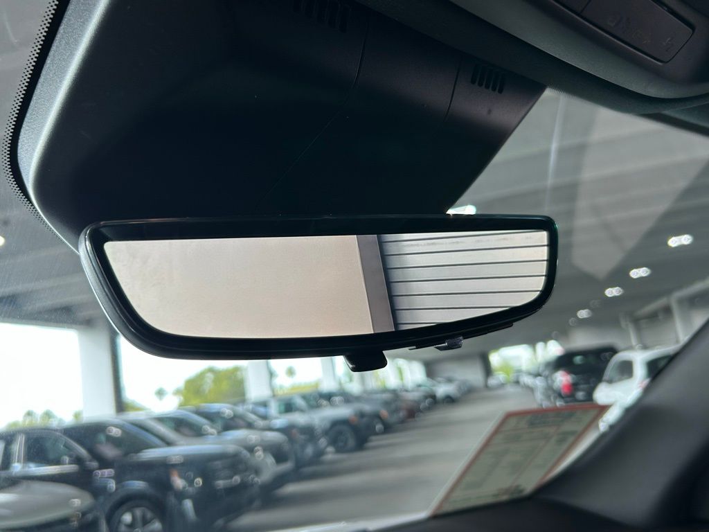 Used 2022 Crystal White Tricoat Cadillac Sport image 39