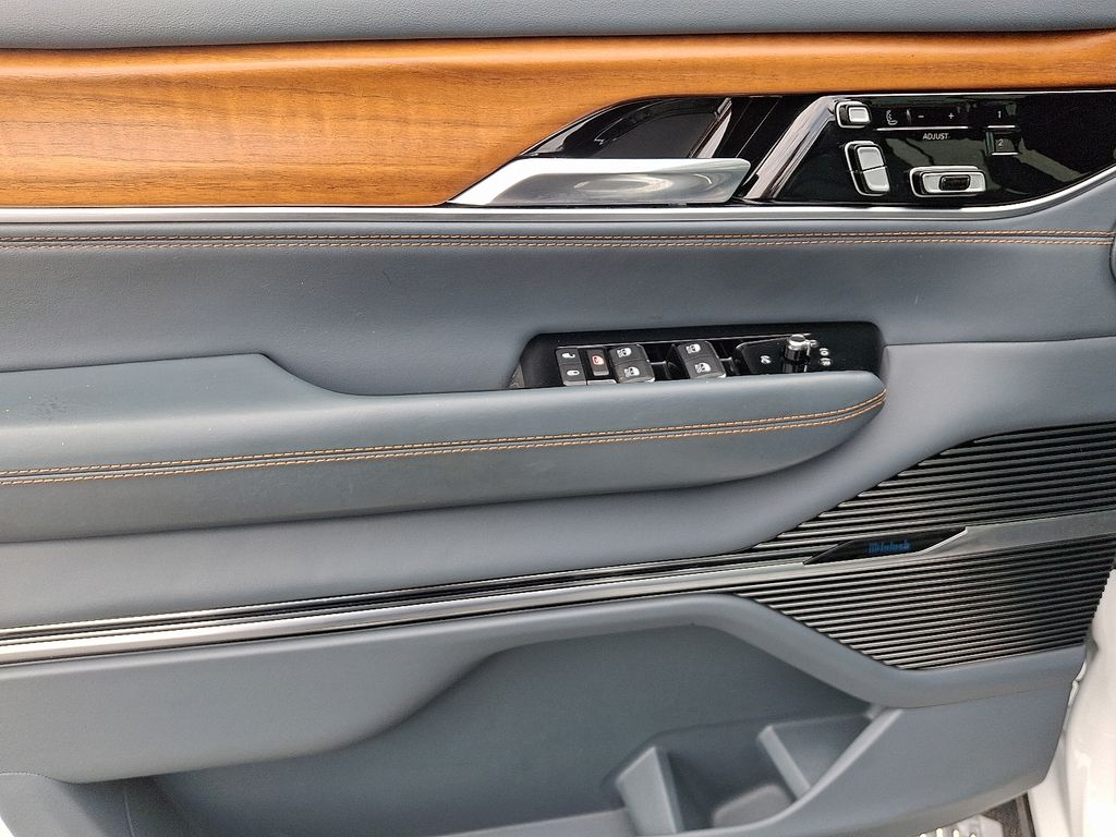 Thumbnail: 2022 Jeep Grand Wagoneer - 14
