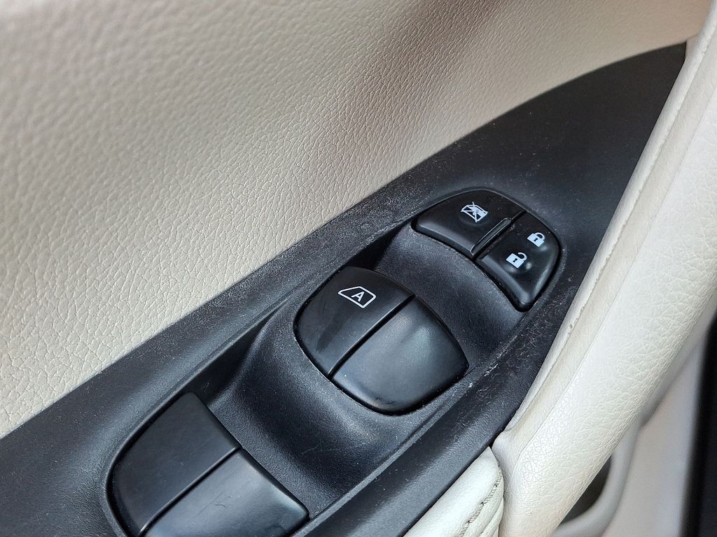 Thumbnail: 2020 Nissan Rogue Sport - 26