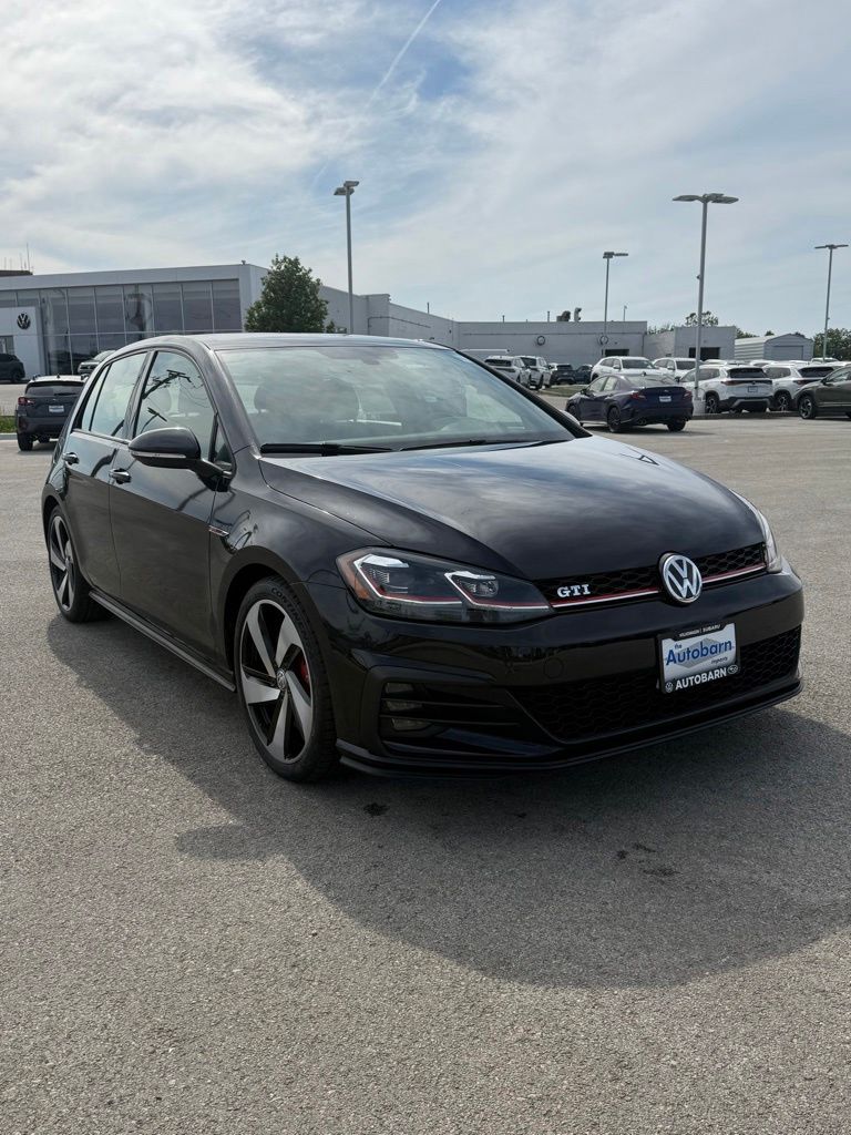 Deep Black Pearl Metallic 2018 Volkswagen Golf GTI Hatchback Front-Wheel Drive 6-Speed Dual Clutch