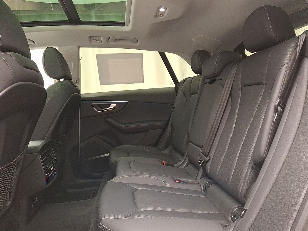 Thumbnail: 2023 Audi Q8 - 10