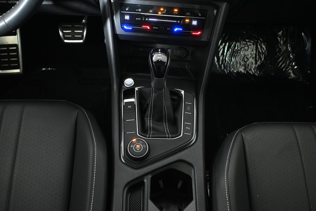 Thumbnail: 2023 Volkswagen Tiguan - 25