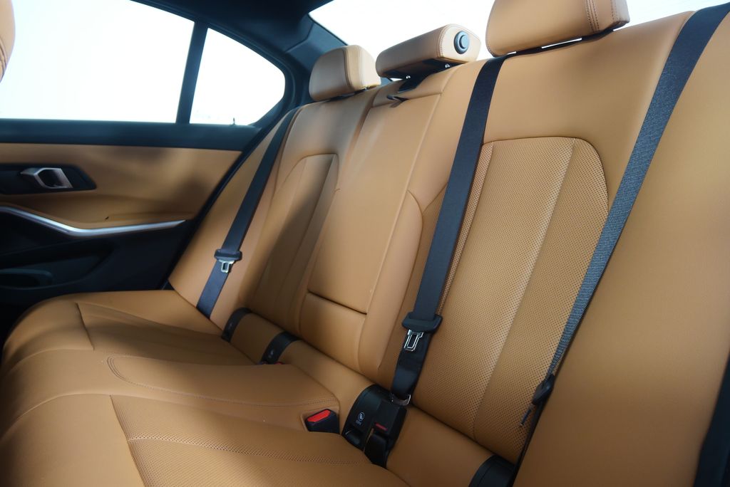 Thumbnail: 2025 BMW 3 Series - 16