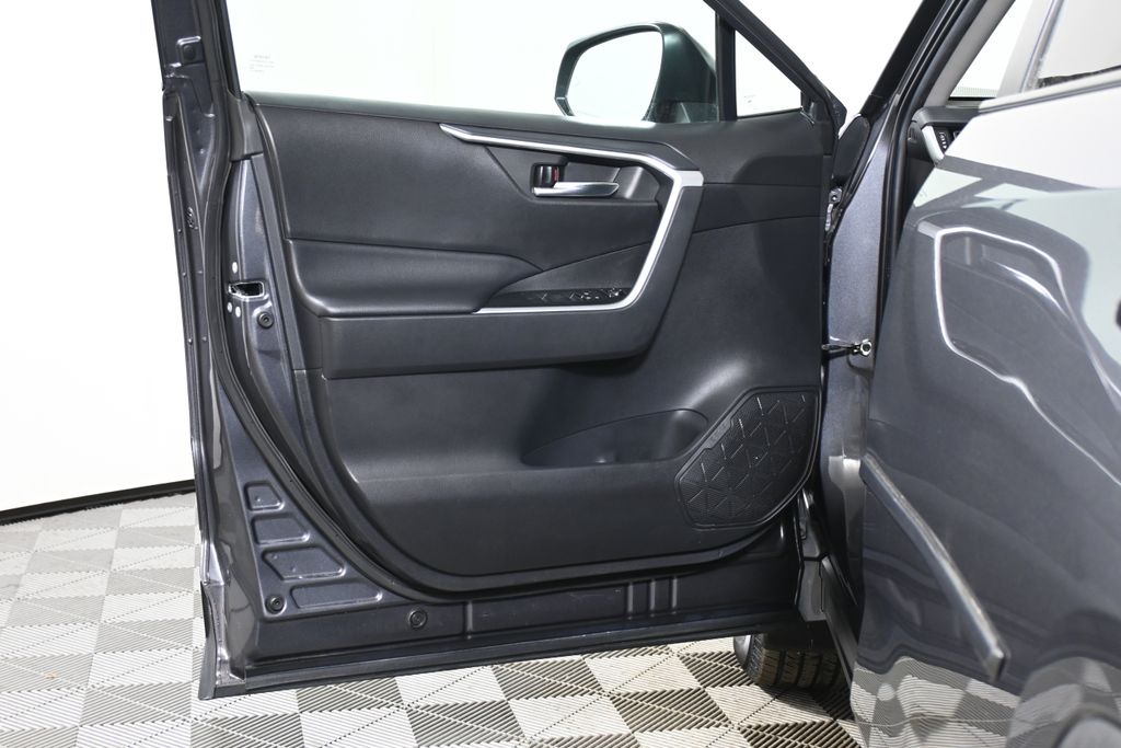 Thumbnail: 2021 Toyota RAV4 - 27